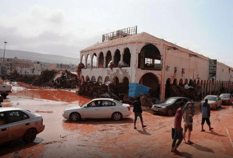 Libya’daki felaketin en korkunç görüntüleri! Sel böyle geldi: Cesetler Akdeniz'e sürükleniyor!