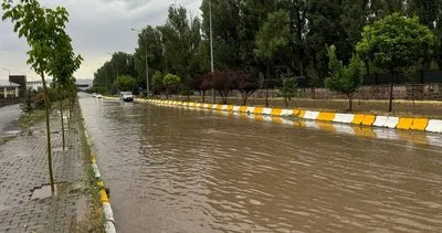 Patnos'ta sağanak yağış trafiği aksattı #agri