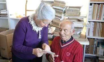 Emekli öğretmenin 70 yıllık arşivinde 4 bin kitap vardı, bağışladı!