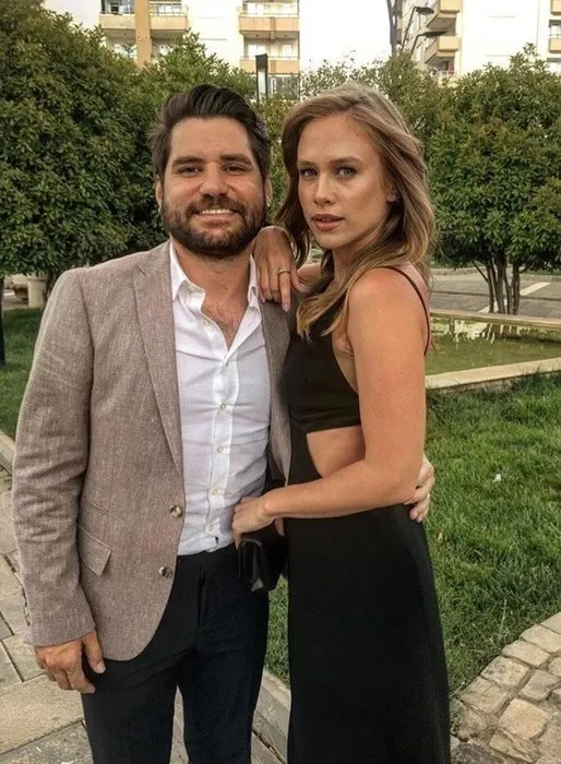 10 yıldır aynı yastığa baş koyuyorlardı... Oyuncu Begüm Öner ve Ceyhun Fersoy’dan sürpriz açıklama! İyi günler ve kötü günler yaşadık...