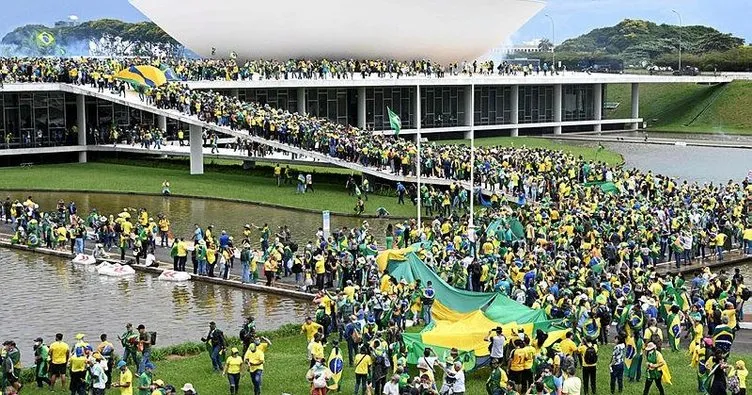 Bolsonaro destekçileri kongre binasını bastı