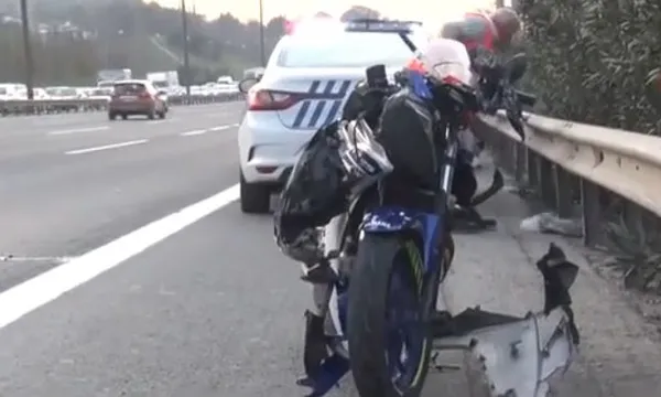 emniyet-seridindeki-araca-hizla-carpan-motosikletli-hayatini-kaybetti-1748093268919.jpg