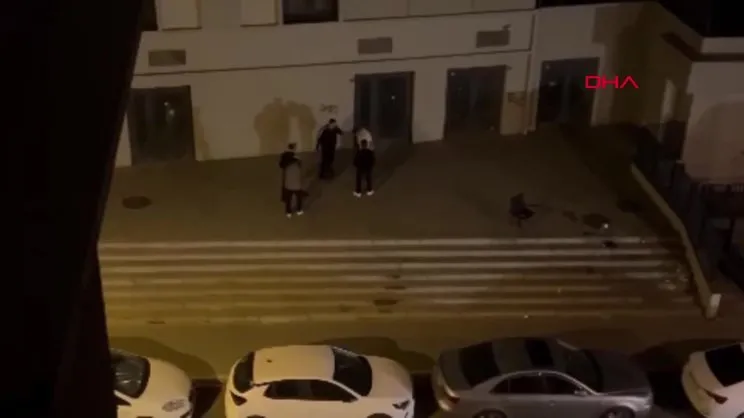 Zeytinburnu'nda arkadaşını silahla bacağından vuran şahıs kamerada