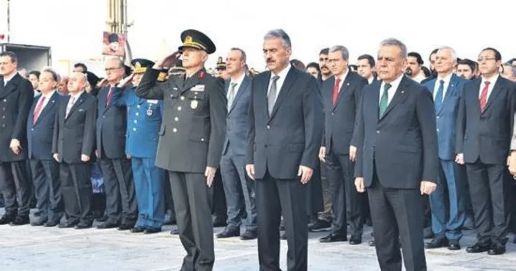 İzmir’deki anma töreninde CHP’li başkanlar kavgaya tutuştu
