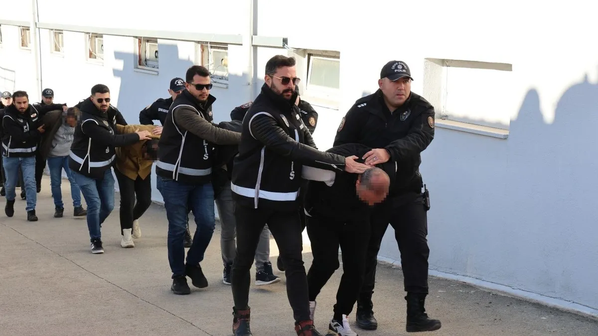 3 ilde sahte dolar operasyonu: Sahte dolarları ATM’lerden yatırıp TL olarak havale yaptılar