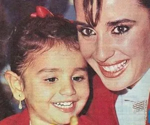 Perihan Savaş’ın paylaşımı sosyal medyada ilgi odağı oldu! İbrahim Tatlıses'in gözlerden uzak büyüyen kızı Melek Zübeyde güzelliğini annesinden almış...