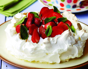 Çilekli Pavlova