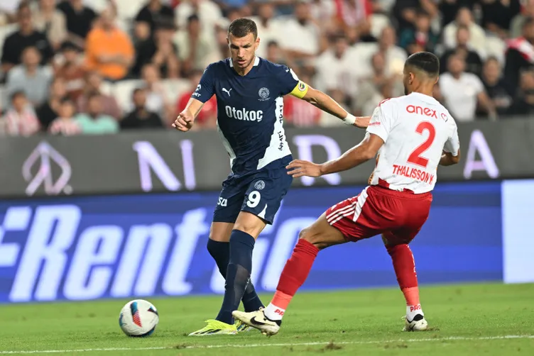 SON DAKİKA FENERBAHÇE HABERLERİ: Jose Mourinho’dan görülmemiş tepki! Antalyaspor maçında kimse bunu beklemiyordu: Bir anda ayağa kalktı ve…