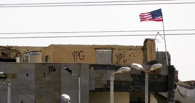 PYD ’karargahı’ndaki ABD bayrağı yerinde duruyor