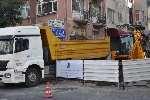 Taksim'de vatandaşa bariyer engeli