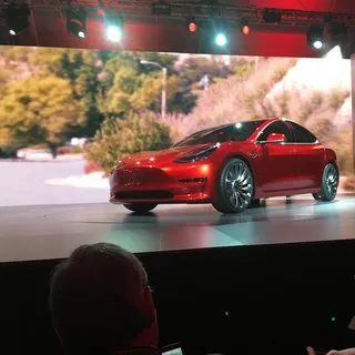 Volvo'dan Tesla Model 3 katili geliyor!