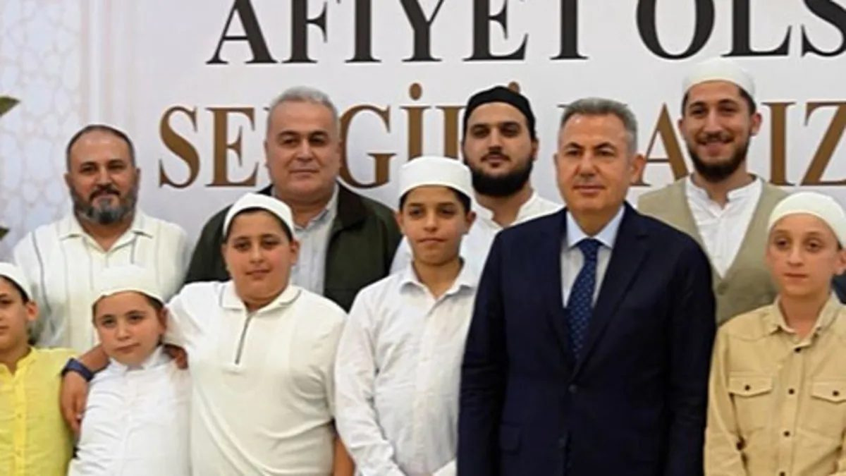 Bakan Çiftçi, hafızlara söz vermişti: Yemek programı düzenlendi Bakan Çiftçi, hafızlara söz vermişti: Yemek programı düzenlendi