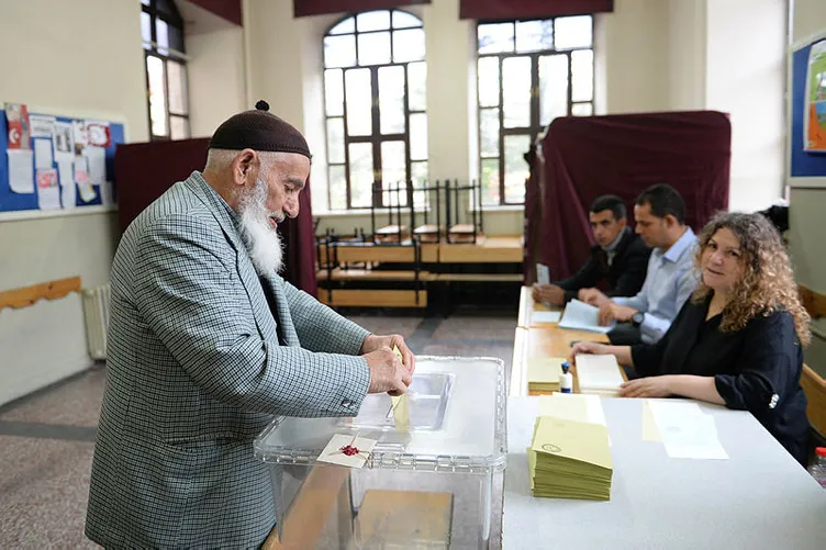 Türkiye sandık başında! 57 milyon seçmen tercihini yapıyor