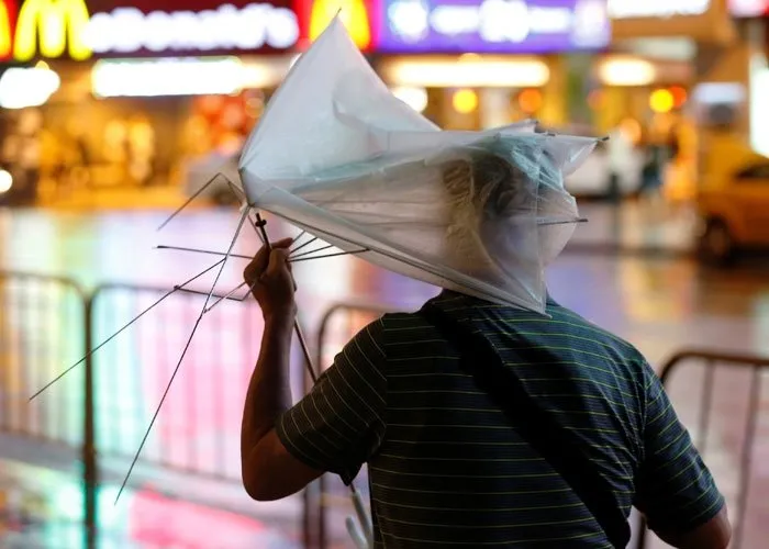 Tayvan’da uyarı! Halka kum torbaları dağıtılıyor