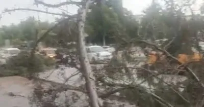Gaziantep'te şiddetli fırtına! Binaların çatıları uçtu #gaziantep