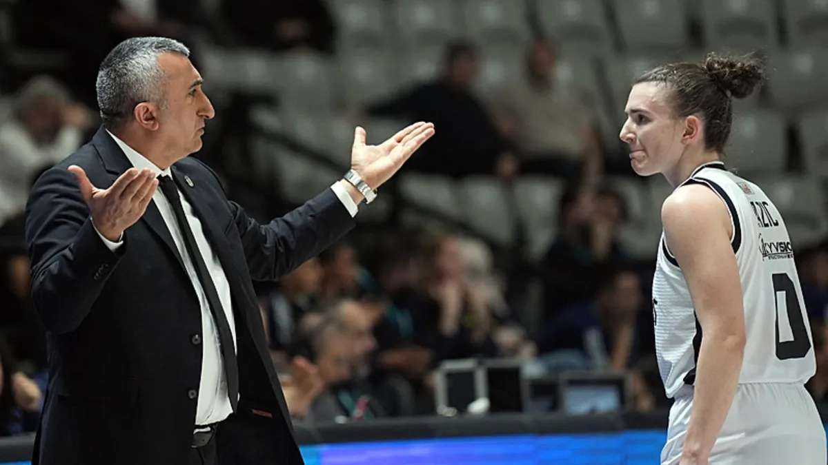 Beşiktaş BOA Kadın Basketbol Takımı’nda Aziz Akkaya dönemi sona erdi Beşiktaş BOA Kadın Basketbol Takımı’nda Aziz Akkaya dönemi sona erdi