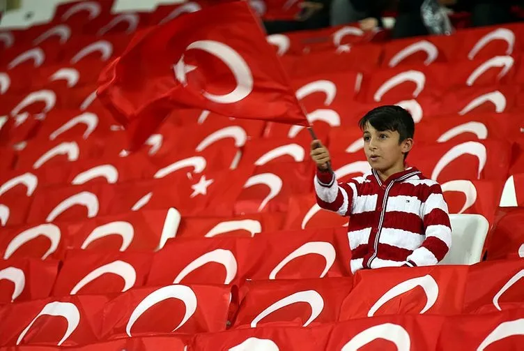Türkiye-Ukrayna maçından tribün manzaraları
