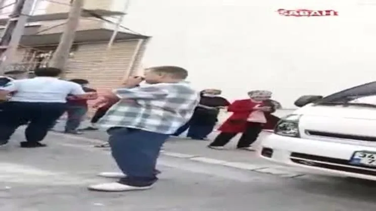 Zabıtaya taşlı bıçaklı saldırı | Video
