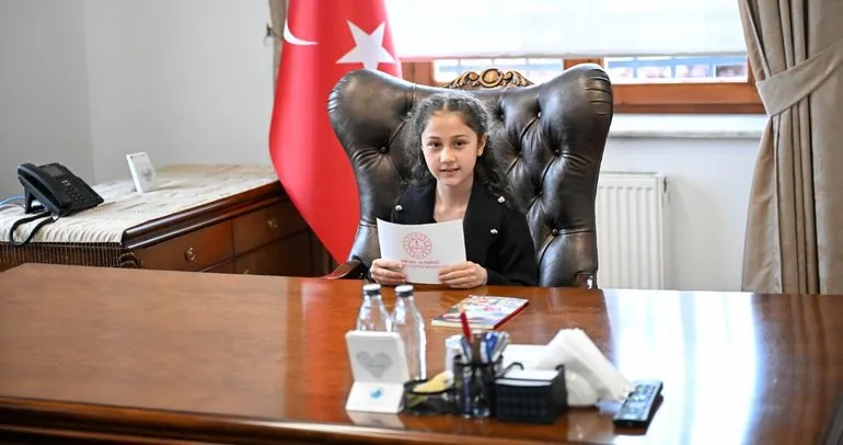 AK Partili Belediye Başkanları koltuklarını çocuklara bıraktı
