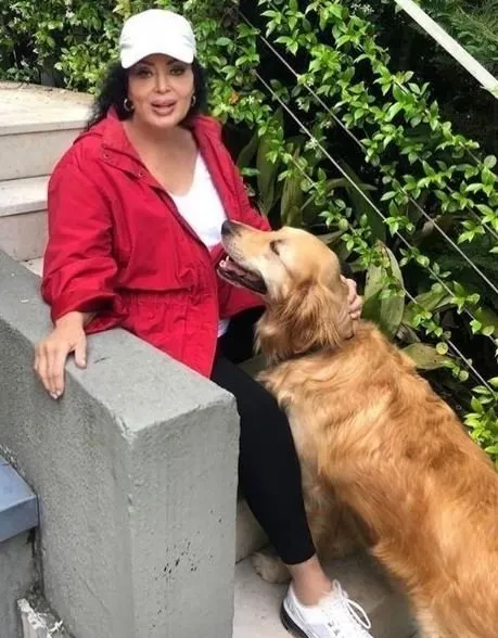 Doktorlar&#39;ın Ela&#39;sıydı sosyeteye gelin oldu... Yasemin &#214;zilhan&#39;ın s&#252;per l&#252;ks evi g&#246;renleri b&#252;y&#252;ledi!
