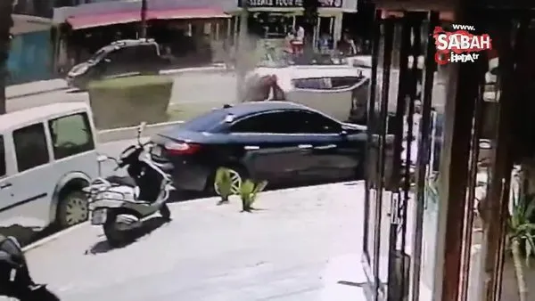 Refüje çarpan otomobil takla böyle attı: 1 yaralı | Video