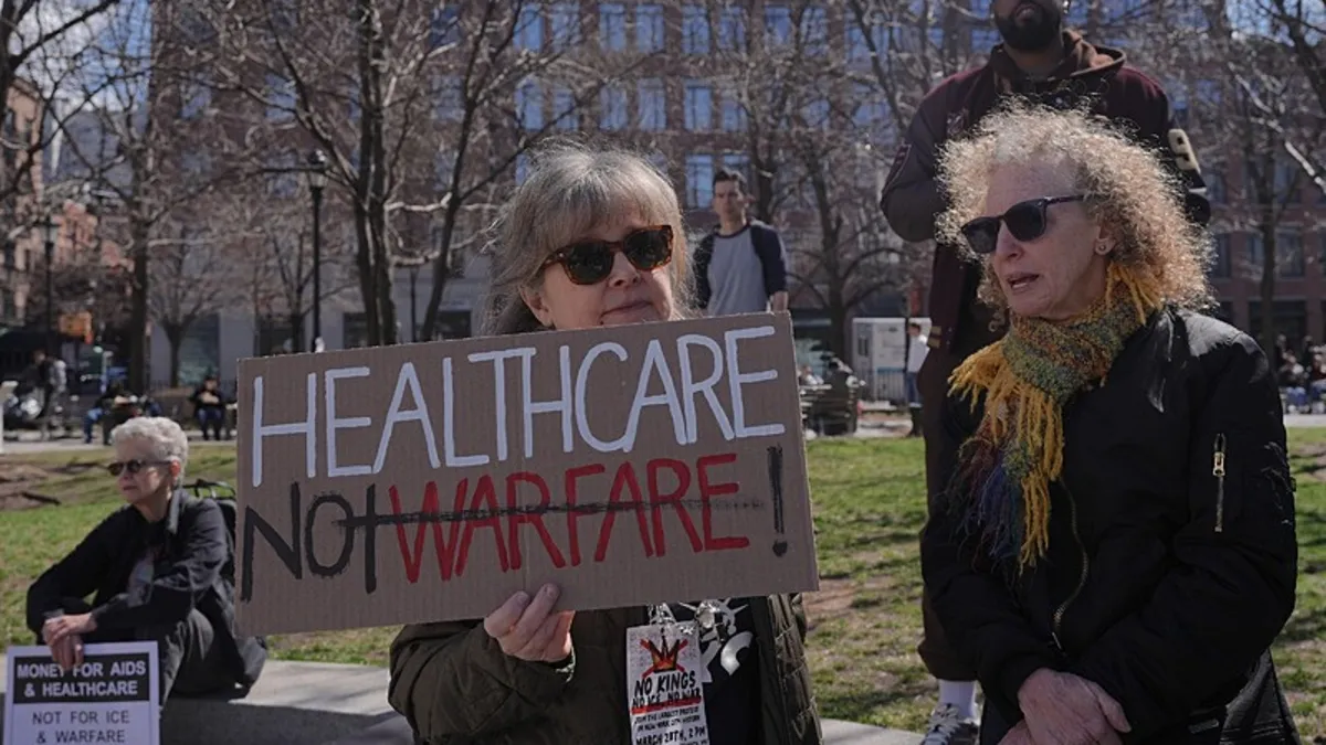 Soykırımcı Palantir’e protesto