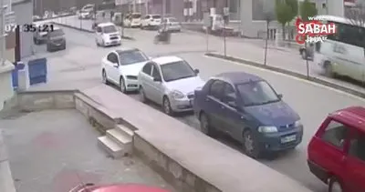 Amasya’da motosikletin hafif ticari araçla çarpıştığı kaza kamerada: 1 yaralı | Video