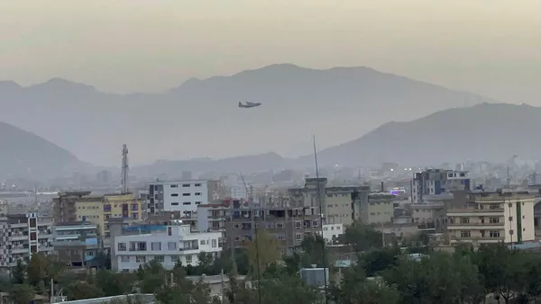 afganistan-kabildeki-teror-saldirilarinda-bilanco-agirlasiyor-90-olu-150-yarali-1630046042059.jpg