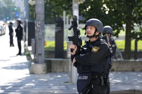1791449096062.png Almanya’da hatalı sollama dehşeti: Araç motosiklet grubuna çarptı! 4 ölü