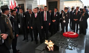 Cumhurbaşkanı Erdoğan Meçhul Asker Anıtı’na çelenk bıraktı