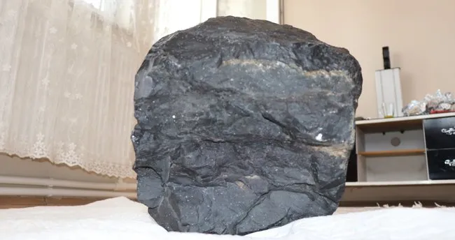 agri dagi eteginde 65 kiloluk gok tasi buldu son dakika haberler