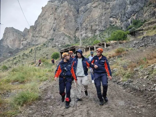 kayalik-alanda-mahsur-kalan-genc-afadin-2-saatlik-operasyonuyla-kurtarildi-1783409970227.jpg