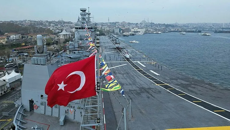 Türkiye’nin gururu TCG Anadolu halkla buluştu! ‘Maket diyenler gelsin görsün’