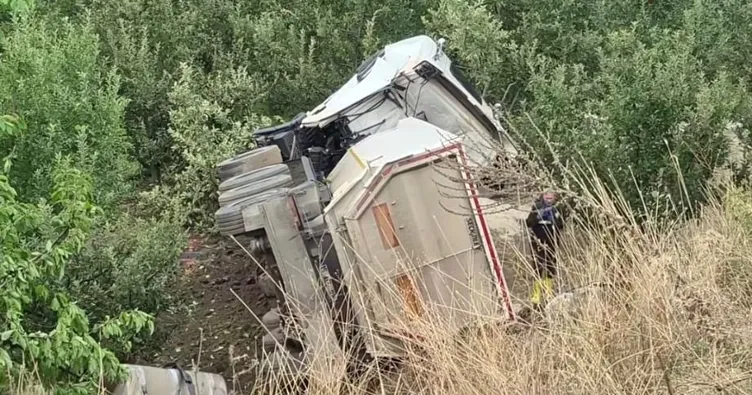 TIR elma bahçesine uçtu: 1 ölü