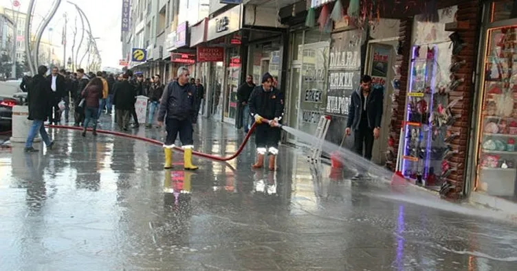Hakkari’de cadde yıkama çalışması