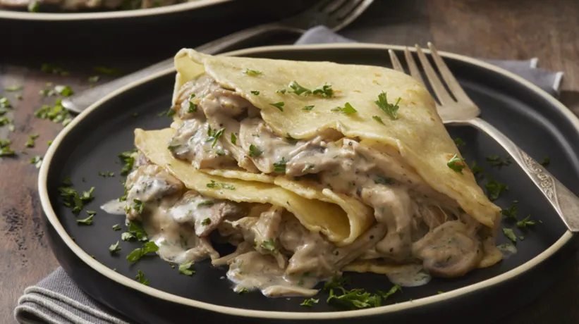 Kahvaltı sofralarının yeni favorisi! Mantarlı tavuklu krep tarifi...