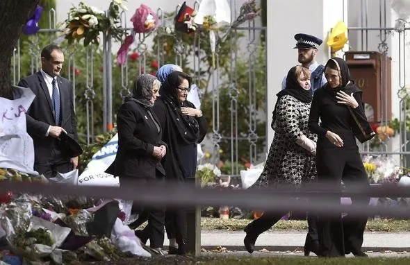 Dünya yasta! Başörtüsü talimatı verildi