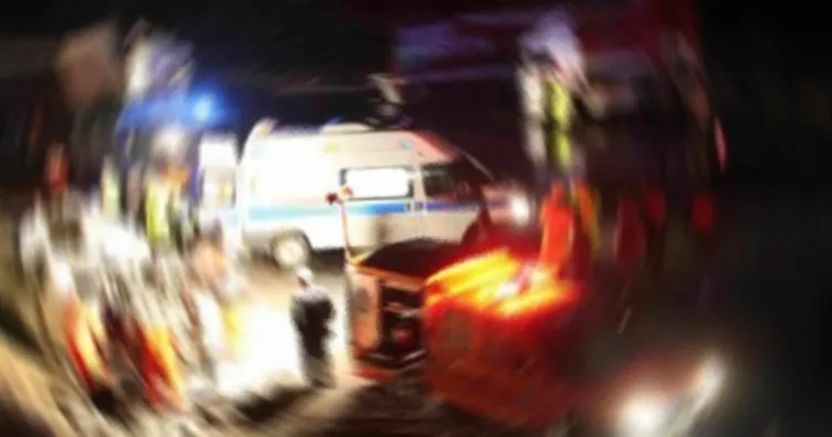 Minibüs elektrik direğine çarptı: 1 ölü, 1 yaralı