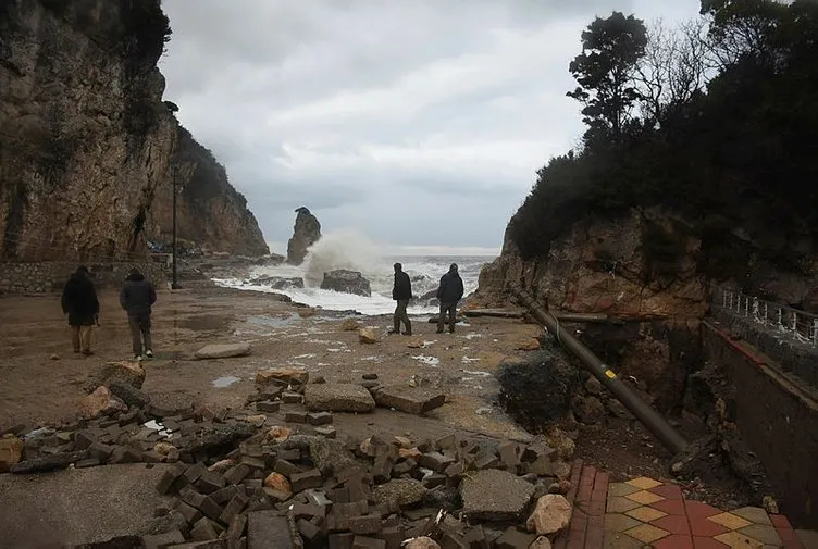 Tüm yurtta fırtına hasara yol açtı!