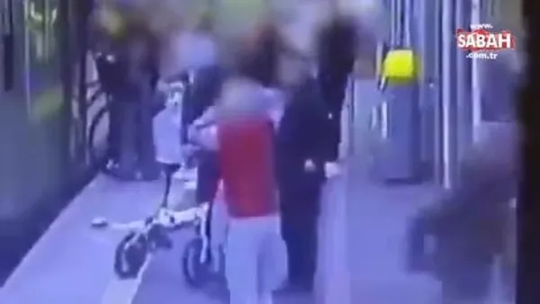 Bisikletli kişiler korkuttu, genç kadın tren yoluna düştü | Video