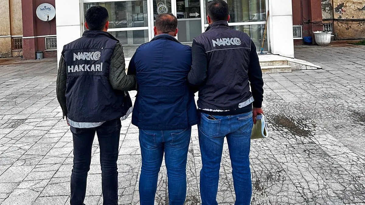 Yoğurtla kamuflaj polise takıldı! Kokuyu gizlediler, polisten gizleyemediler