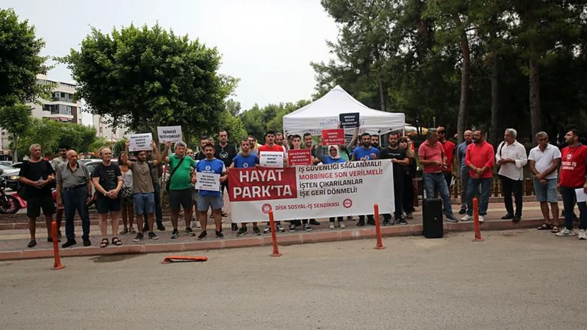 CHP’nin kovduğu işçiler eylemde CHP’nin kovduğu işçiler eylemde