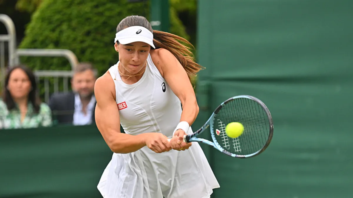 Wimbledon’a teklerde veda eden Zeynep Sönmez: “Geliştirebileceğim birçok şey var” Wimbledon’a teklerde veda eden Zeynep Sönmez: “Geliştirebileceğim birçok şey var”