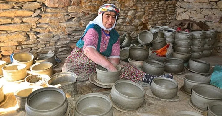 Salihli’de 600 yıllık geçim kaynağı; Çömlekçilik