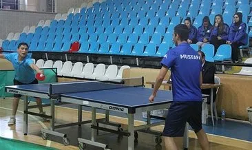 Erzincan’da gençler masa tenisi müsabakaları başladı