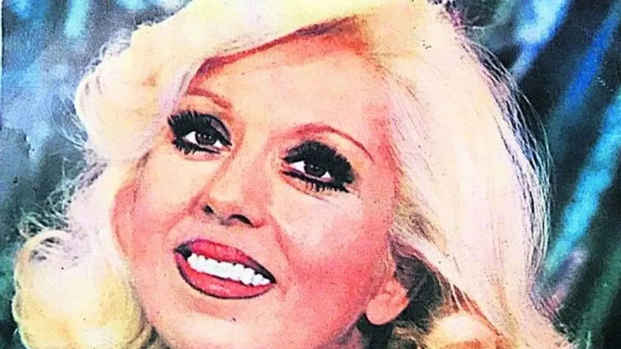 'Para Para Para' şarkısıyla hafızalara kazınmıştı! 94 yaşında hayatını kaybeden Rüçhan Çamay son yolculuğuna uğurlandı