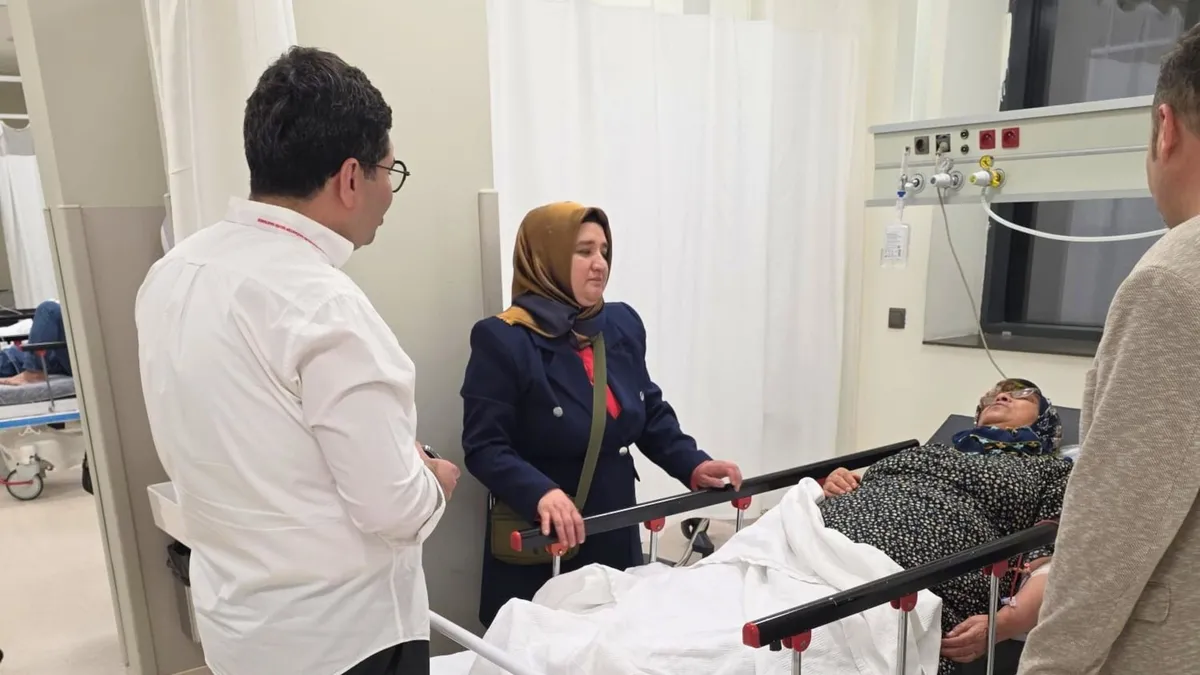 Hastanede acemi kasap mesaisi: 80 yaralıya müdahale ettiler Hastanede acemi kasap mesaisi: 80 yaralıya müdahale ettiler