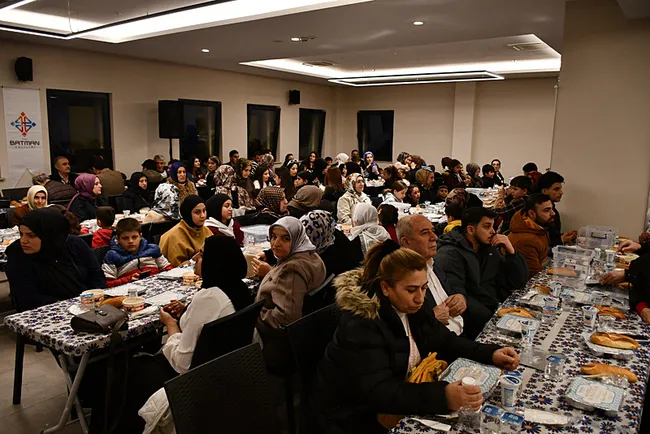 bakan-goktas-batmanda-kardeslik-soframiz-iftar-programina-katildi-1772039974929.jpg Bakan Göktaş, Batman'da