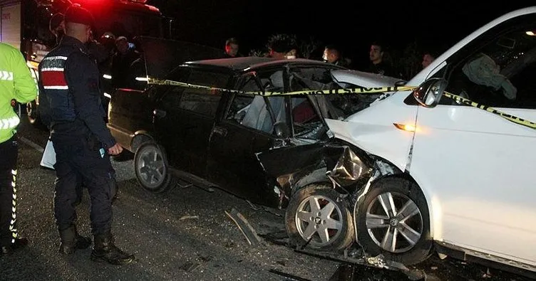 Manisa’da minibüs ile otomobil çarpıştı: 2 ölü, 5 yaralı