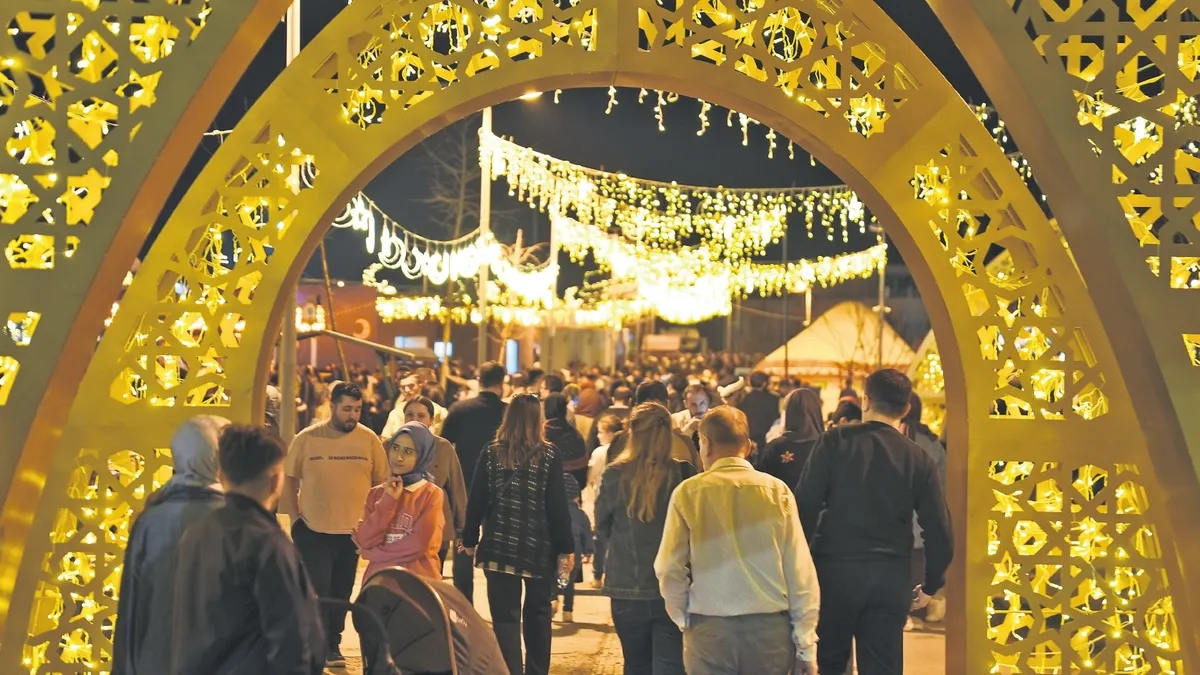 Sofralar kuruluyor yardımlar başlıyor